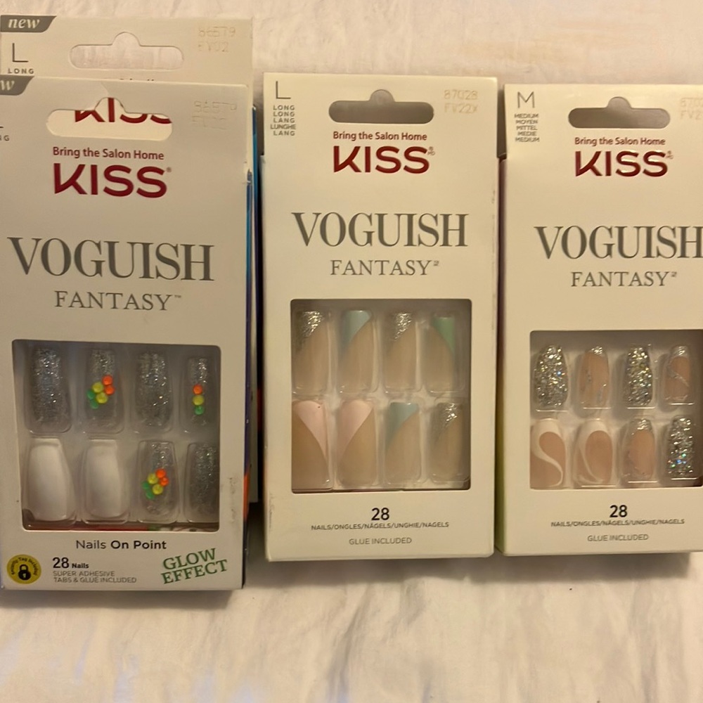 Kiss voguish Fantasy glow effects nail on point 28count  long and Medium